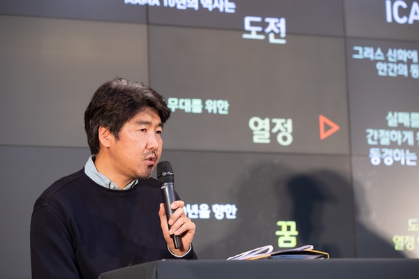  김기웅 CJ E&M 음악 Mnet 사업부장이 26일 서울 마포구 상암동 CJ E&M 사옥에서 열린 '2018 MAMA' 기자간담회에서 답변하고 있다.