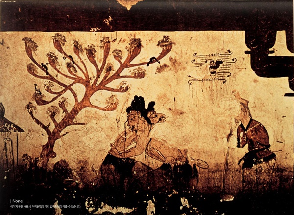 4세기 말에 조성된 것으로 추정되는 중국 길림성 집안현의 씨름무덤[각저총(角抵塚)]에 씨름 장면이 그려져 있다.