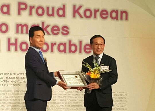 김재하 창신고 교사가 ‘2018 한국을 빛낸 자랑스런 한국인 대상’을 받았다.