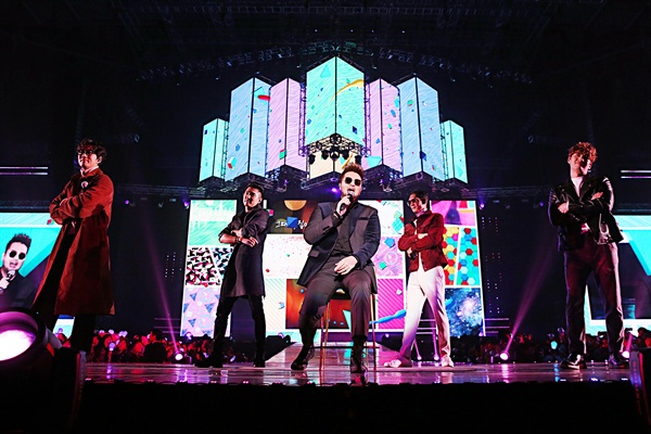 지오디 지오디가 지난달 30일 오후 서울 올림픽공원 체조경기장에서 데뷔 20주년 기념 콘서트 < GREATEST >를 열고 팬들을 만났다.