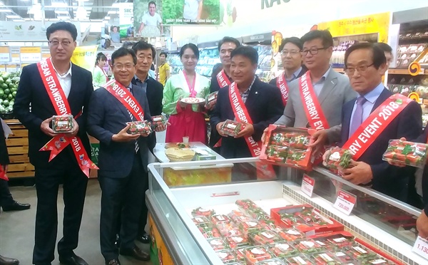 진주시는 지난 11월 26일부터 12월 1일까지 베트남 하노이와 호치민에서 농산물 특판전을 펼쳤다.