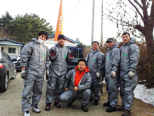 지난달 26일부터 시작된 사랑의연탄나눔운동에는 그동안 김명환 회장과 인연을 맺은 주위 사람들이 큰 도움이 되고 있다. 김 회장은 앞으로도 더 많은 사람들과 아름다운 동행에 나설 계획이다.  