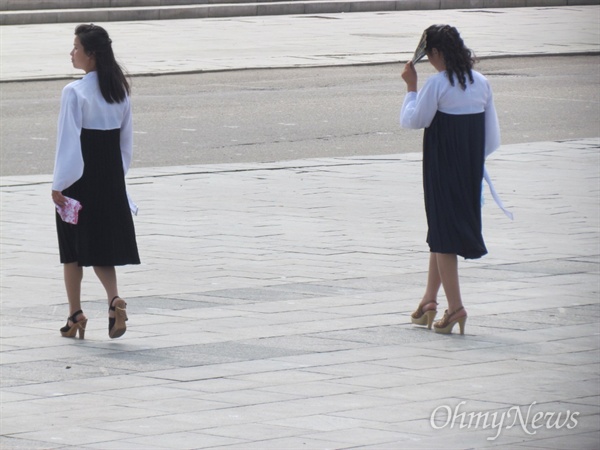 평양의 여성(2013년 8월 19일 촬영).