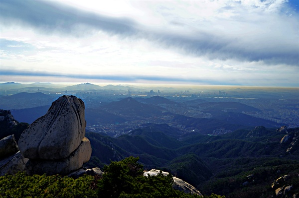 문수봉 두꺼비 바위에서 바라본 서울시내 풍경