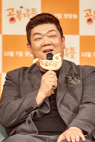  6일 오전 서울 마포구 상암MBC에서 열린 새 예능 프로그램 <공복자들> 제작발표회에서 유민상이 기자들의 질문에 답하고 있다.