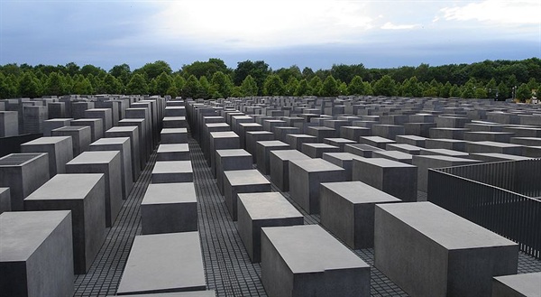 독일에 세워진'학살된 유럽 유대인을 위한 기억물.' 