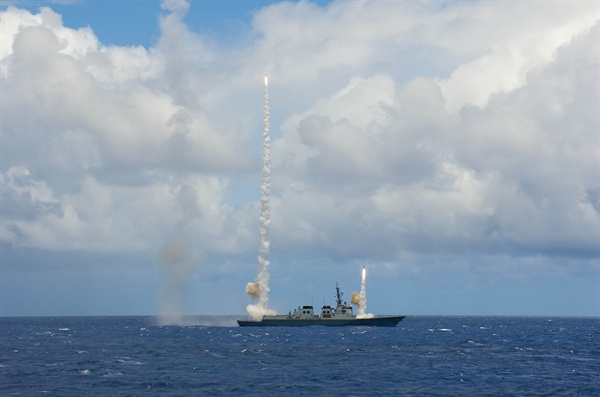 2014년 6월 18일 해군 구축함 서애류성룡함(7천600t급)이 하와이 근해에서 처음으로 SM-2 대공미사일을 발사해 우리 함정으로 날아오는 2개의 표적을 요격하는 등 4발의 유도탄 발사를 모두 성공적으로 마쳤다. 2014.7.6 <<해군>>