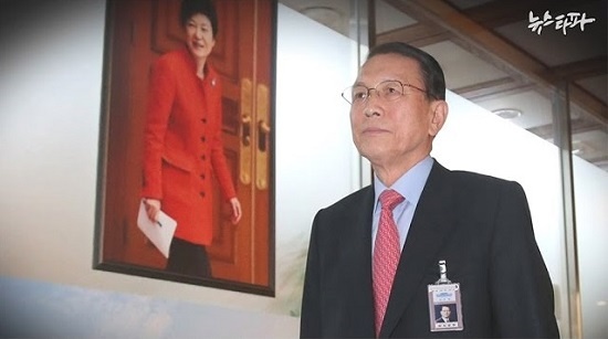 김기춘은 40여년 전 유신헌법을 만드는 데 앞장선 인물이다.