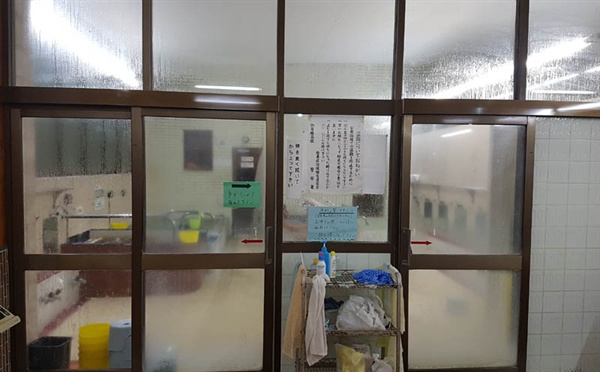 특별할 거 없는 일본 동네 목욕탕 내부.