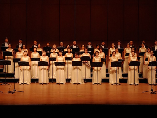 여수교직원합창단 ‘울림’의 제5회 정기연주회 모습