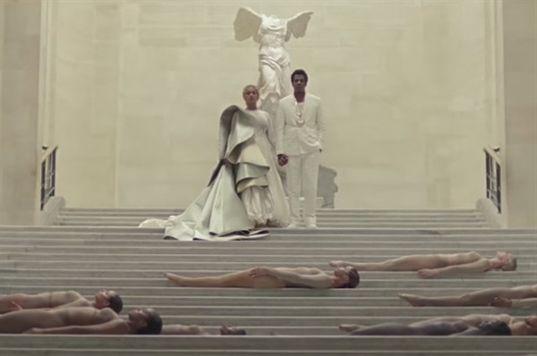  팝스타 비욘세와 래퍼 제이지의 합작 프로젝트 카터스는 프랑스 루브르 박물관을 통째로 대여해 싱글 ‘Apeshit’의 뮤직비디오를 찍었다.