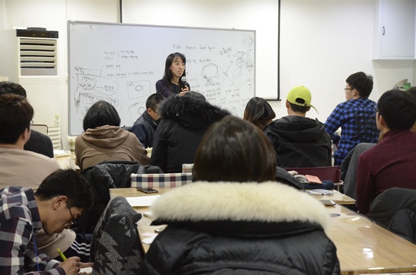   최봉실 대표는 비판적 시선의 중요성에 대해 강조하며, 시시비비를 가리는 것이 필요하지만 그것이 비난이 될 때는 파괴와 분열만 있을 뿐이라고 강조했다. 