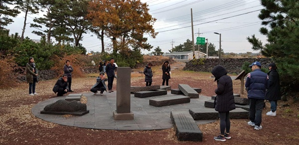 제주 북촌 옴팡밭에 있는 순이삼촌 문학비를 둘러보며