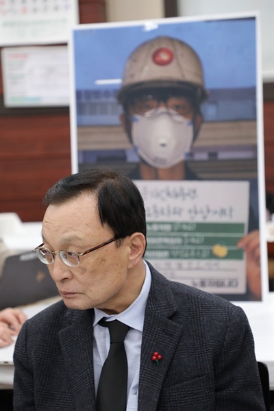 21일 이해찬 더불어민주당 대표가 태안화력 비정규직 노동자 김용균씨의 빈소를 방문했다.