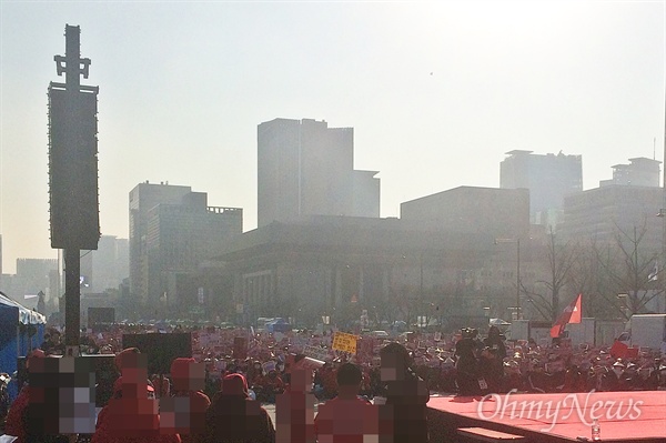 '불편한 용기'가 주최한 '편파판결·불법촬영 6차 규탄시위'가 22일 오후 2시 서울 광화문광장에서 열렸다. 