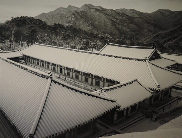 국립중앙박물관 전시장 중간코너에 게시된 해인사 '팔만대장경' 사진
