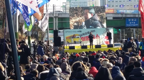 이 문제는 노사문제 이전에 인권의 문제라고 하면서 굴뚝 위의 동지들이 내려오는 그날까지 힘차게 투쟁하겠다고 결의를 밝혔다.