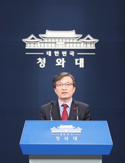 청와대 김의겸 대변인. 사진은 2018년 12월 30일 오후 청와대에서 브리핑을 하고 있는 모습. 
