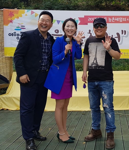 김 씨는 문화공연봉사팀 세친구의 멤버로 지역사회 발전을 위한 다양한 봉사활동에 참여하고 있다. 