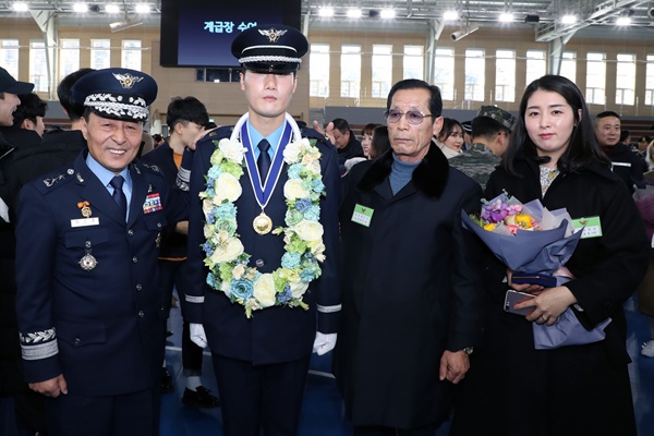 3일 진주 공군교육사령부에서 열린 임관식.