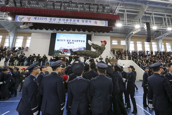 3일 진주 공군교육사령부에서 열린 임관식.