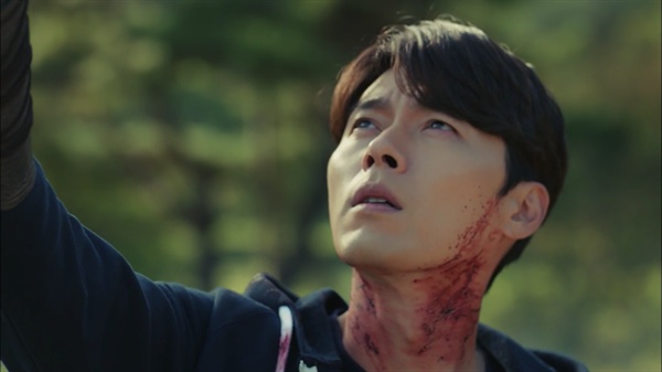  tvN 드라마 <알함브라 궁전의 추억>의 한 장면.