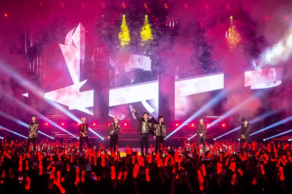 아이콘 아이콘의 서울 앙코르 콘서트 < iKON CONTINUE TOUR ENCORE IN SEOUL >가 6일 오후 서울 송파구 올림픽체조경기장에서 열렸다.