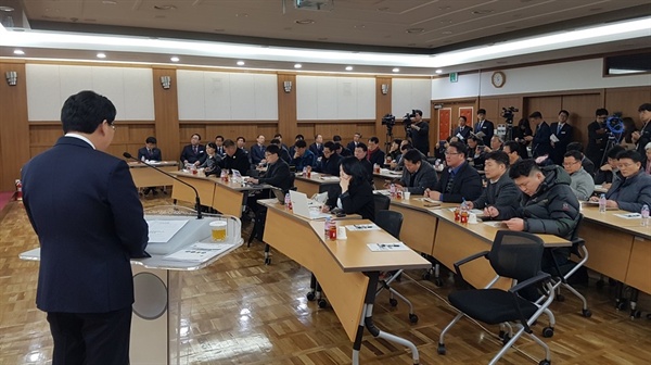  맹 시장은 민선 7기 시정 운영의 큰 틀은 '소통과 협업, 그리고 시민'에 두고, 호시우행(虎視牛行, 호랑이의 눈으로 소의 걸음처럼 미래를 향해 가자)하겠다는 각오를 밝혔다.