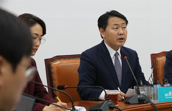 바른미래당 김관영 원내대표가 지난 7일 오후 국회 원내대표실에서 열린 신년기자간담회에서 인사말을 하는 모습.