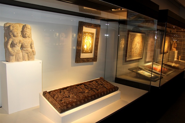 창원시립마산박물관에서 열리고 있는 <인도, 신과 인간의 공존> 전시회.