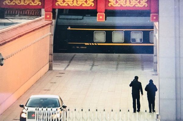 북한 김정은 국무위원장이 4번째로 중국을 방문한 가운데 8일 오전 김 위원장이 탄 특별열차가 도착할 베이징역이 일반승객들이 없는 한산한 모습을 보이고 있다.
