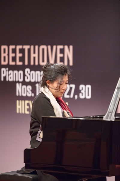 최희연 피아니스트 최희연이 데카 레이블을 통해 베토벤 피아노 소나타 앨범을 발매했다.