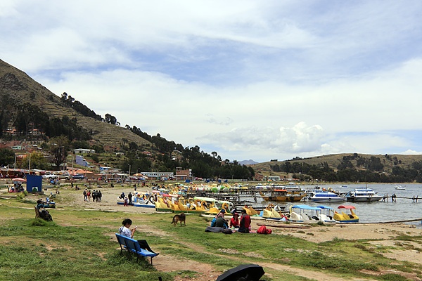 뿌노에서 티티카카호수를 구경하고 라파즈로 오는 도중에 만난 코파카바나 모습으로 해변을 연상케했다 