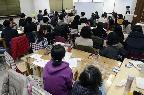 2018새들교육문화연구학교 여섯 번째 이슈쟁점토론 주제는 문재인 정부 통일 정책이었다.