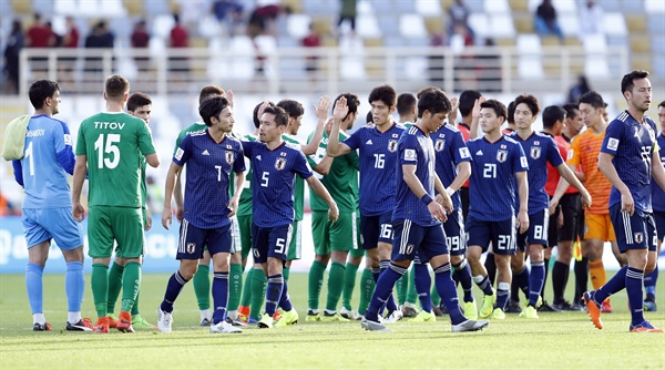  일본 대표팀이 9일 아랍에미리트 아부다비의 알 나얀 스타디움에서 열린 아시안컵 조별리그 F조 1차전에서 투르크메니스탄에 3-2로 승리했다.
