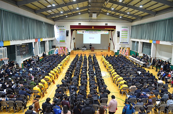 11일 오전 10, 여수석유화학고등학교 강당에서 열린 졸업식 모습