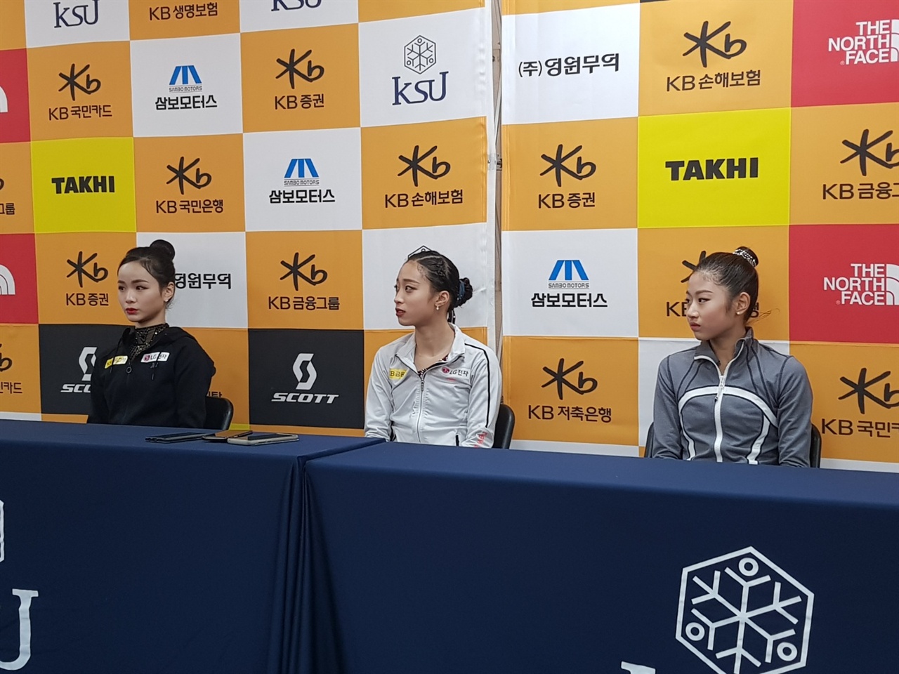  임은수, 유영, 이해인(왼쪽부터 차례대로) 기자회견 모습