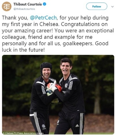  레알 마드리드 주전 골키퍼 쿠르투아(오른쪽)가 체흐의 은퇴 소식을 듣고 자신의 트위터를 통해 존경심을 드러냈다. 