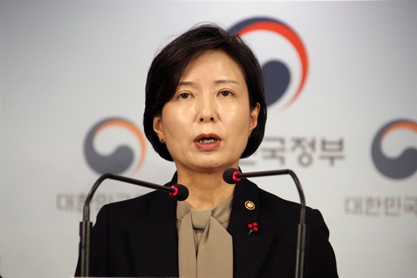  이숙진 여성가족부 차관이 17일 정부서울청사 브리핑룸에서 체육분야 성폭력 등 인권침해 근절 대책과 향후 추진방향에 대한 브리핑을 하고 있다. 2019.1.17