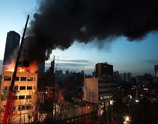 2009년 1월 20일, 용산구 한강로2가 철거현장에서 경찰의 강제진압 과정에서 화재가 발생해 철거민 5명과 경찰관 1명이 목숨을 잃었다.
