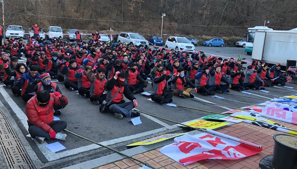  진주 삼성교통노조는 21일부터 파업에 들어갔다.