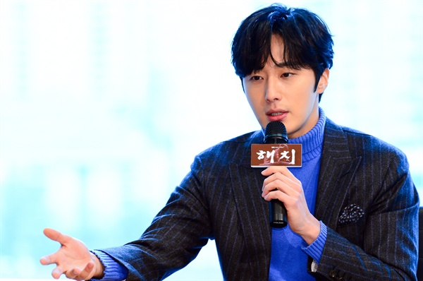 정일우 오는 2월 11일 첫 방송하는 SBS 새 월화드라마 <해치>의 주연배우 정일우가 21일 오후 서울 목동 SBS 사옥에서 기자간담회를 열고 드라마에 관해 이야기했다. 