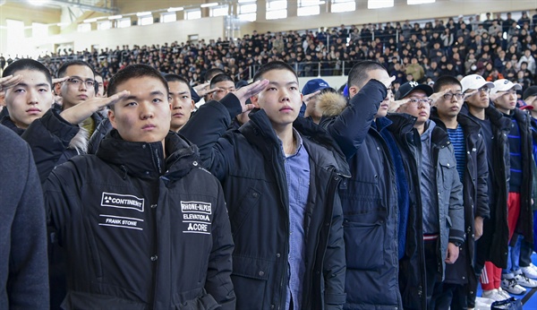 21일 진주 공군교육사령부 기본군사훈련단에서 열린 공군병 입대 입영식.