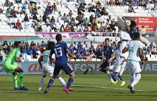  21일(한국 시각) UAE 샤르자 스타디움에서 열린 2019 아시안컵 일본과 사우디아라비아의 16강전에서 일본의 도미야스 다케히로 선수가 득점에 성공하며 팀을 승리로 이끌었다.