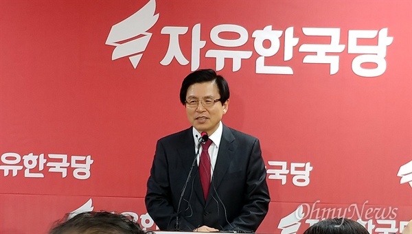 황교안 전 국무총리가 22일 오후 자유한국당 대전시당사 2층에서 당원간담회를 개최했다.