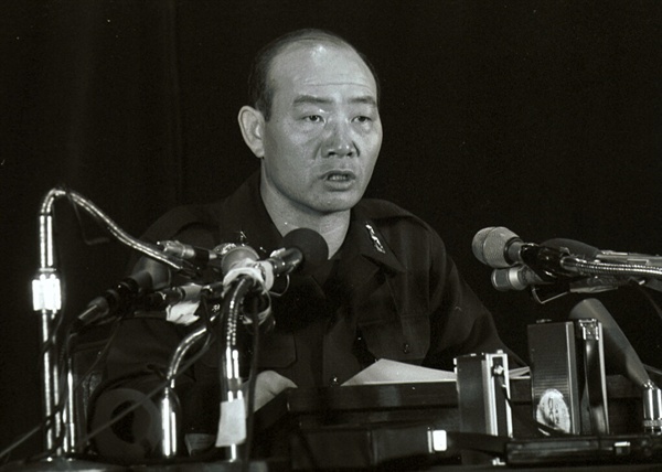 1979년 11월 6일 박정희 대통령 시해사건을 발표하는 전두환 당시 계엄사 합동수사본부장.