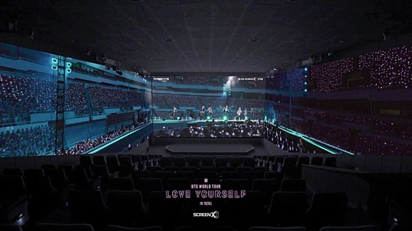  방탄소년단의 콘서트 영화 < 러브 유어셀프 인 서울 >은 영화관 내 3면을 활용하는 '스크린X' 형식으로도 개봉되었다.