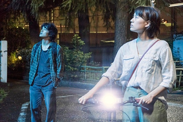  영화 <도쿄의 밤하늘은 항상 가장 짙은 블루> 스틸 컷