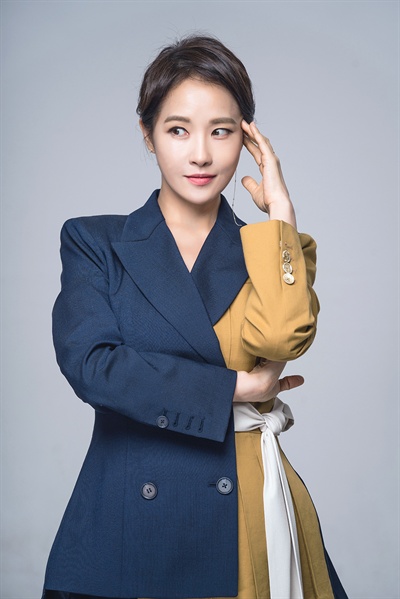  MBC <붉은 달 푸른 해>에서 아동 상담사 차우경 역을 맡은 배우 김선아.