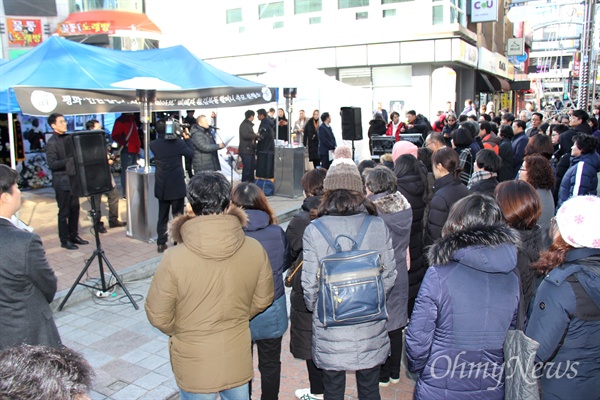 2월 1일 창원마산 노동동 인권자주평화다짐비 앞 광장의 '고 김복동 할머니 시민분향소'에서 추모제가 열렸다.